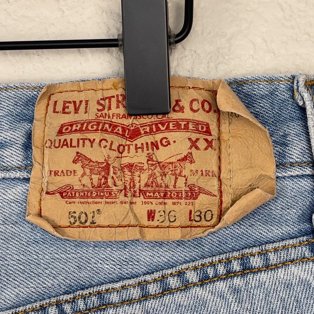 Vintage Y2K Levi's 501xx Light Wash Blue Denim Straight Jeans 36x30 (34x28) 2004